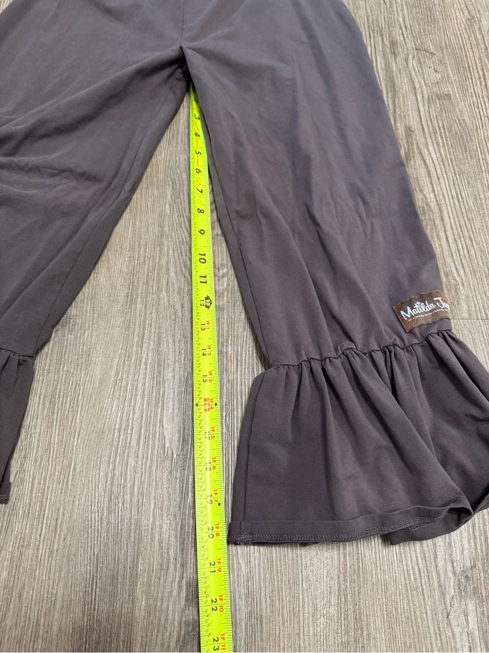 Matilda Jane Women’s Big Ruffle Brownish-Grey Color Pants Size Medium - Picture 2 of 8
